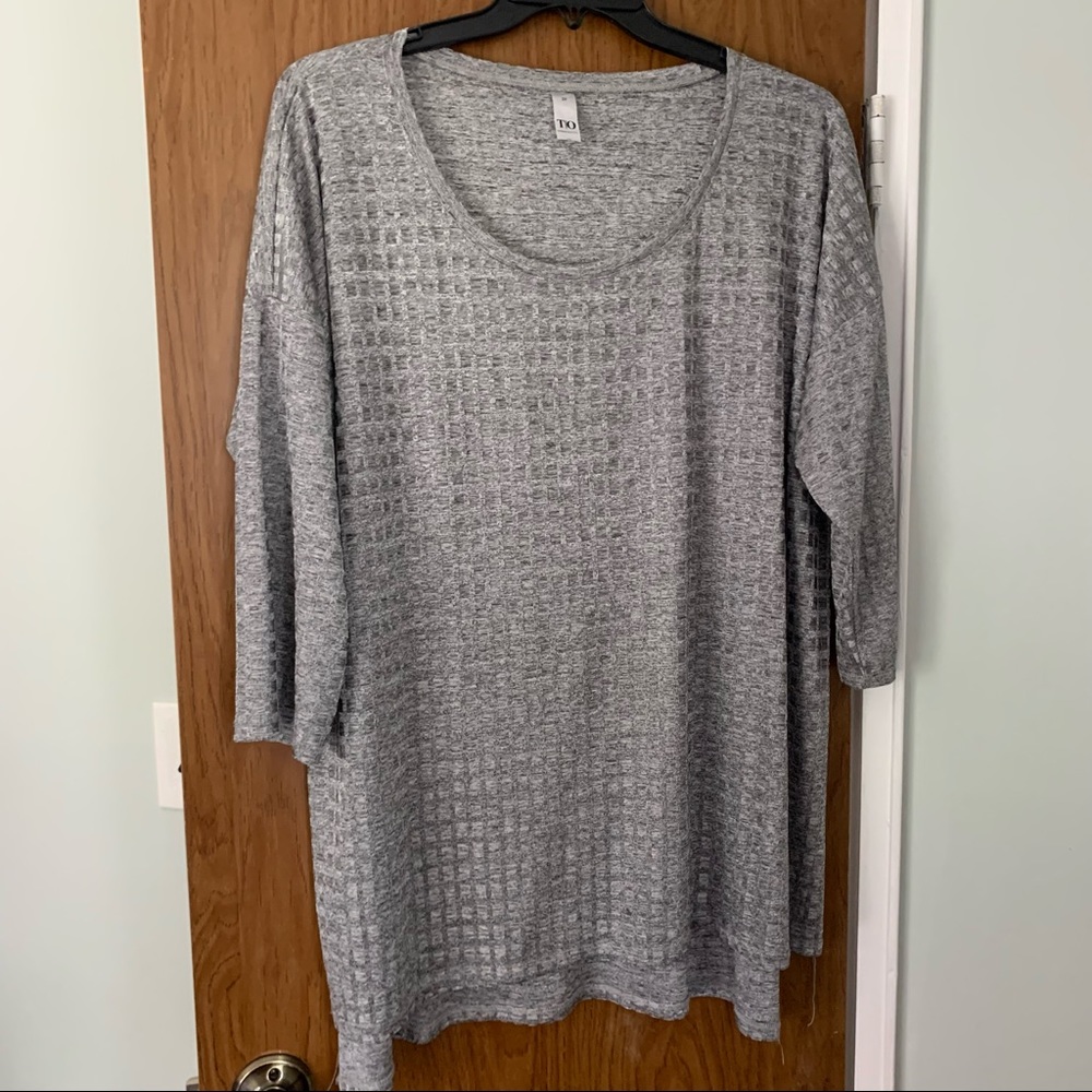 2x gray blouse